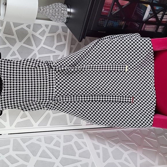 Calvin Klein NWT BLACK/WHITE Houndstooth Tie Waist Fit & Flare Dress size 12 - Picture 2 of 3